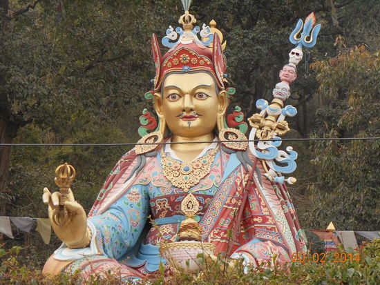 Am Fusse des Hügels - Buddha oder Shiva?