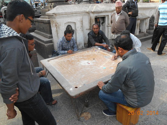 Fingerbillard im Tempelbereich