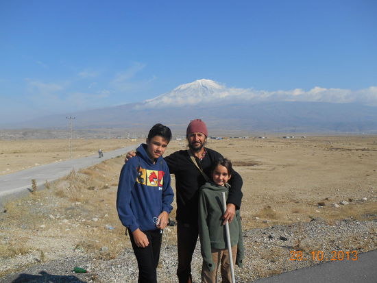 Der Beginn unserer Wanderung - wunderbare Sicht - im Hintergrund das Dorf