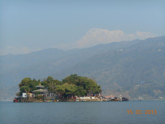 Eine kleine Insel mit Tempeln