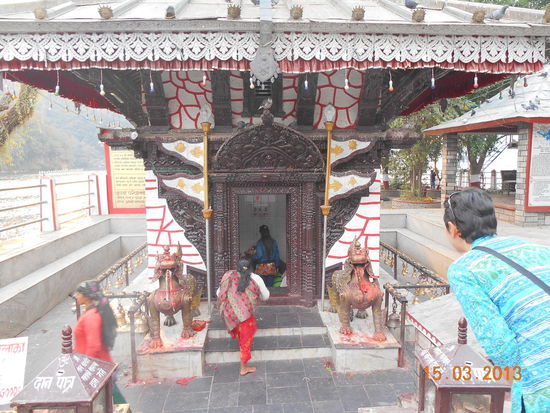 Hinduistischer Tempel auf der kleinen Insel - Viele fahren nur hierher und dann wieder zurück nach Pokhara.