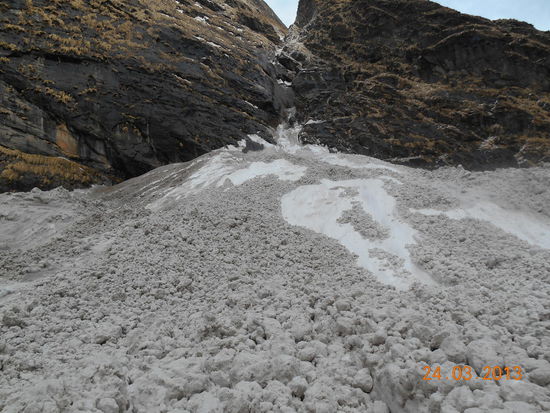 Diese Lawine ist am Vortag heruntergerutscht.