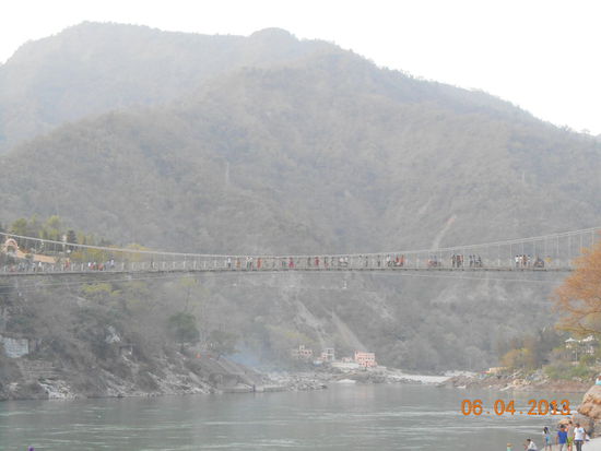Die Brücke über dem Ganges