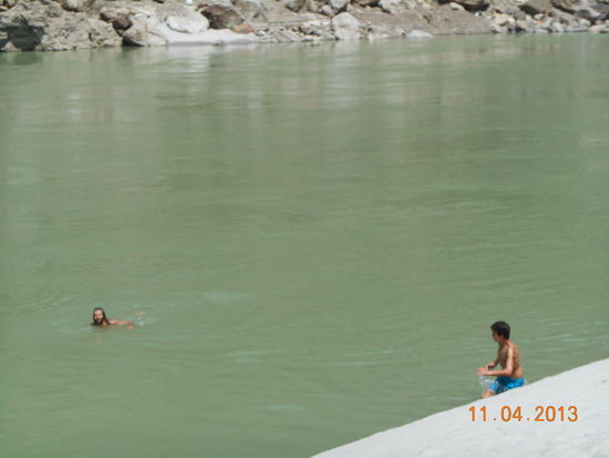 Baden im Ganges macht aber auch Spass .