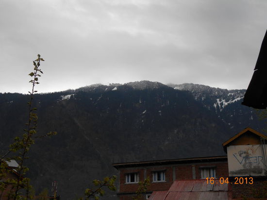 Blick vom Shiva Garden - Auf dem Hügel hatte es frisch geschneit.