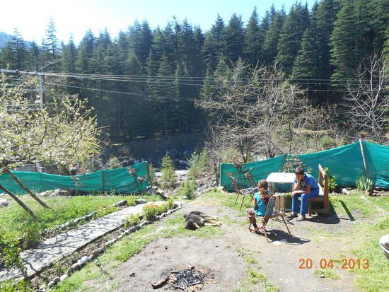 Geniessen der Sonne nach dem Frühstück