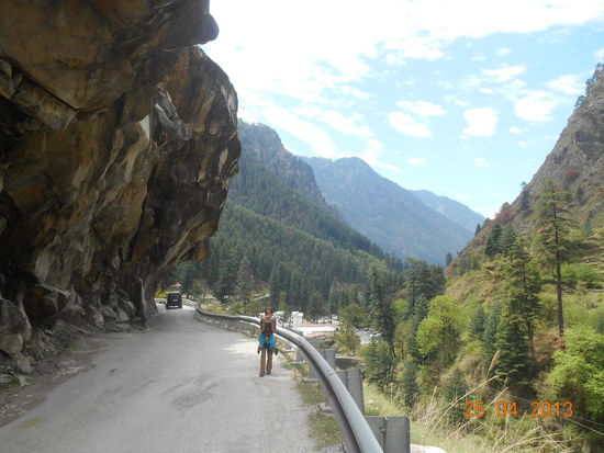 Da passt kein grosser LKW durch .