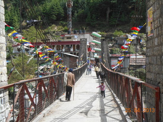Diese Brücke führte wieder auf die Hauptstrasse.
