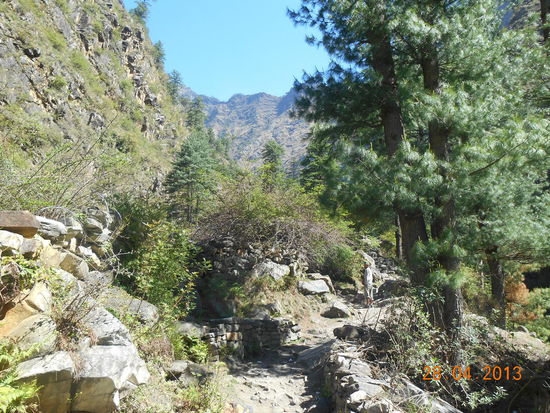 Weg durch die Schlucht