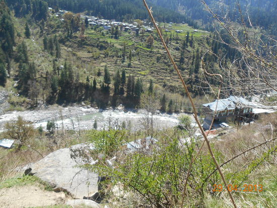 Barshani auch auf der anderen Flussseite