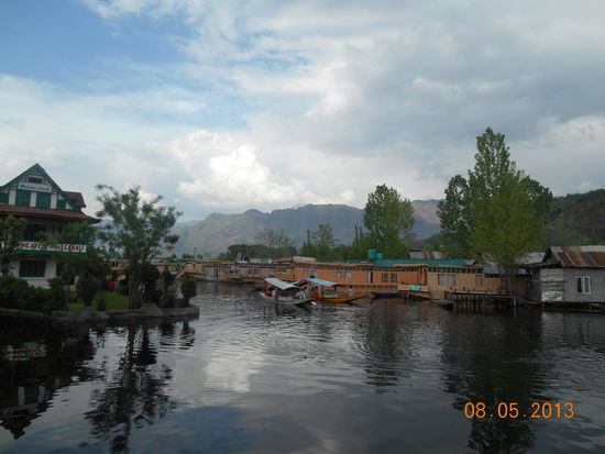 Dal Gate - Einfahrt zum See mit ca. 1400 Hausbooten