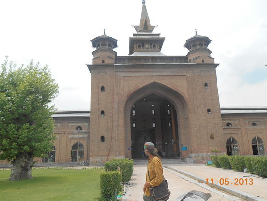 Die Dächer komplett aus Holz und in ungewöhnlicher Form