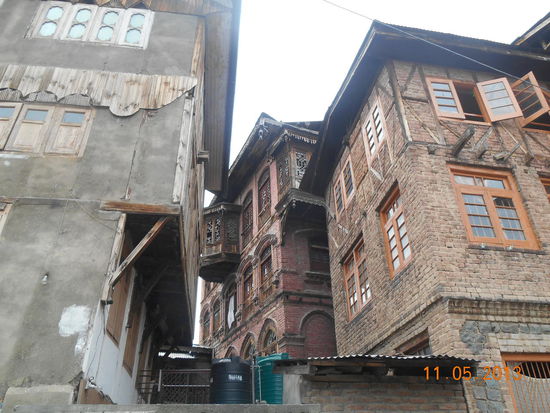 Und endlich die Altstadt mit wunderbar verzierten Holzbalkons