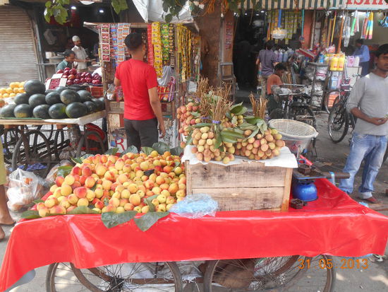 Litschis und Pfirsiche