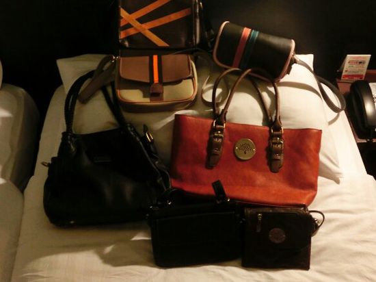 Mulberry, Jimmy Choo, echte handgemachte Ledertasche (diesmal wirklich echt) und ein paar No Name Taschen...