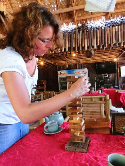 Jenga.....Nadine gewinnt.....mist.....es lag am wind.....