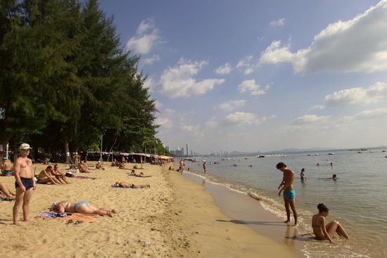 Zwischendurch mal ein freies Plätzchen. Hier verbrennen sich größtenteils Russen ihren Pelz. 