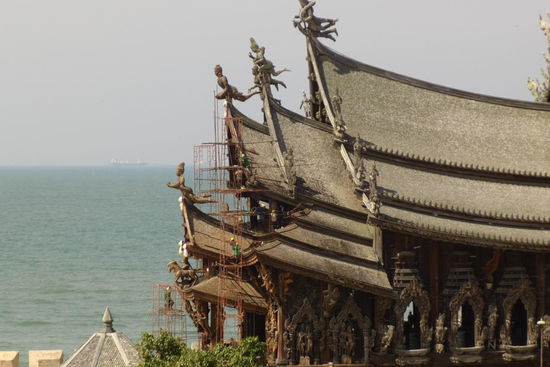 Am südlichen Gebäudeteil finden gerade Sanierungsarbeiten statt