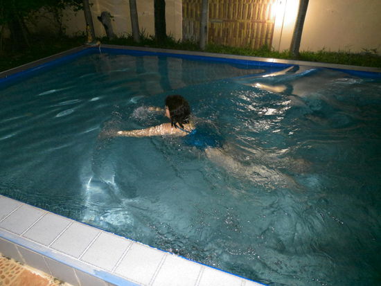 Vor dem Bettgehen nochmal in den Pool. 21.00Uhr, 30° 