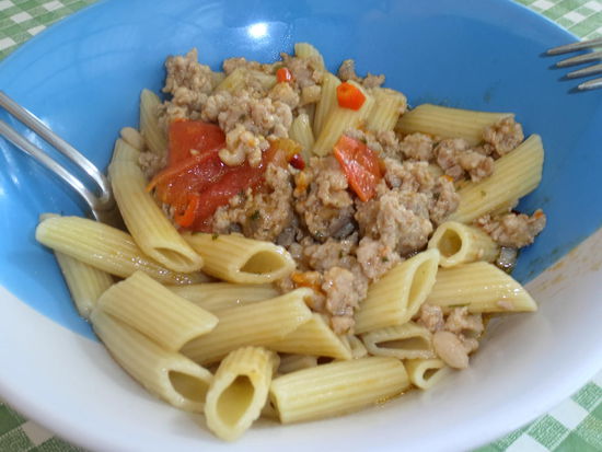 Eine thailändische "Bolognese-Variation", saulecker, aber diese kleinen roten Teufelchen dürfen da drin nicht fehlen  Oh oh, very spicy!!