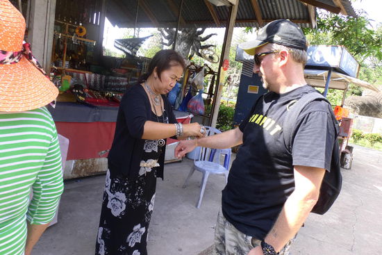 Anlegen eines Glücksbändchens