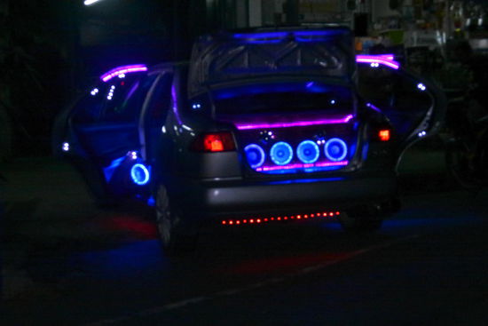 Pimp my car auf thailändisch
Unsere Gesetzeshüter in Deutschland hätten bestimmt auch ihre Freude an sowas