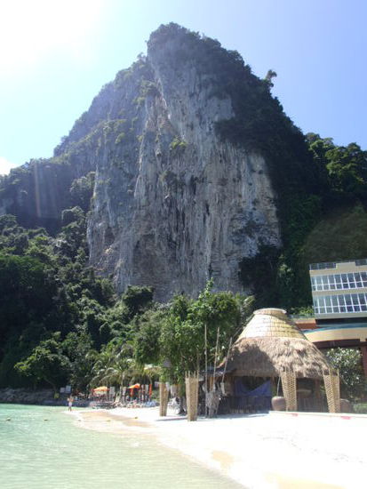Unsere Strandbar vom Mama Beach Resort, direkt vor dem Tonsai Tower. Wegen Renovierung geschlossen! Läuft.....