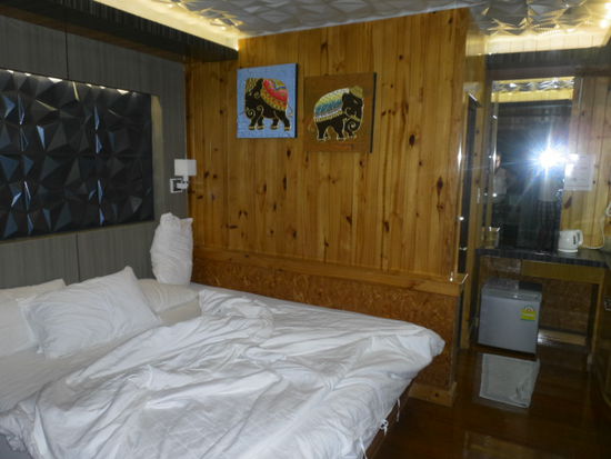 Zimmer im Ricci Resort, am Ende der Walking Street.
