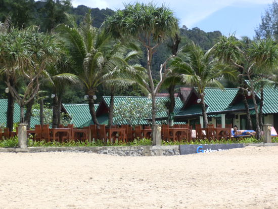 Blick vom Beach auf das Golden Bay Cottage. Ganz rechts ist unser Bungi.