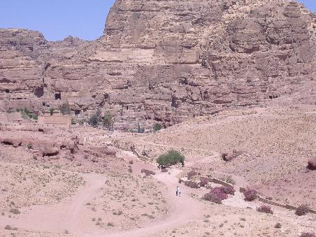 Blick gen Tempel, Qasr el- Bint und altes Stadtzentrum