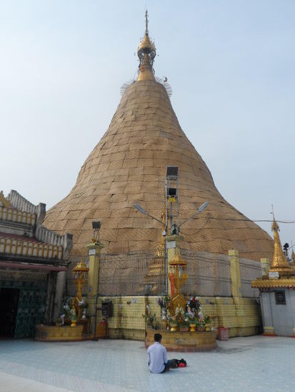Botataung-Pagode mit begehbarer Stupa