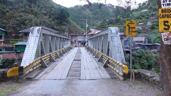 Dann ein erstes Highlight, diese Brücke, ich bin zu Fuß rüber und wollte mal sehen, ob Denwil es mit dem Wagen auch schafft.