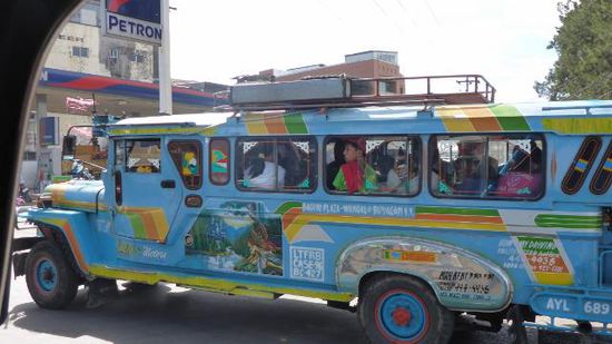 ....die Jeepneys..