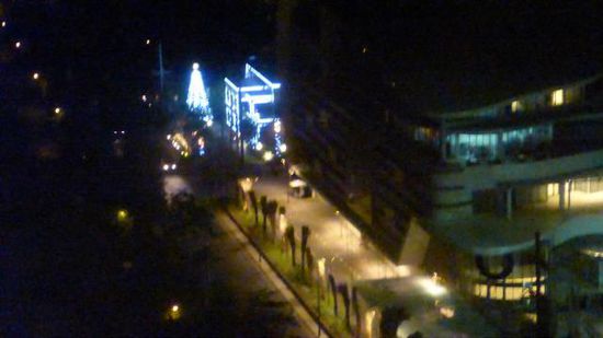 Ein Blick aus dem 18.ten Stock bei Nacht.
