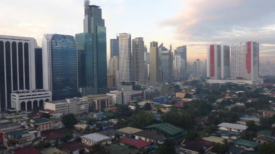 Und das ist Makati im Sonnenaufgang um 06:20.