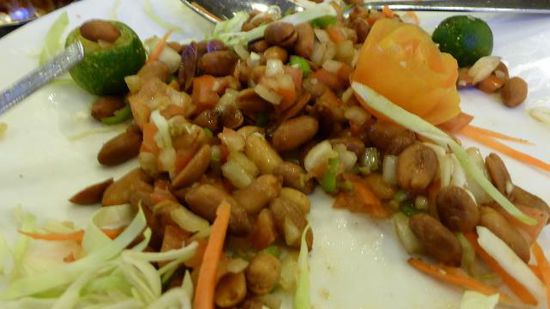 ...und auch die Masala-Peanuts durften auch nicht fehlen! Alles in allem ein gelungener Begrüßungsabend. Morgen geht es um 03:30 los zum Flughafen, damit wir dann auch Weihnachten und Silvester auf Pandan-Island verbringen können.