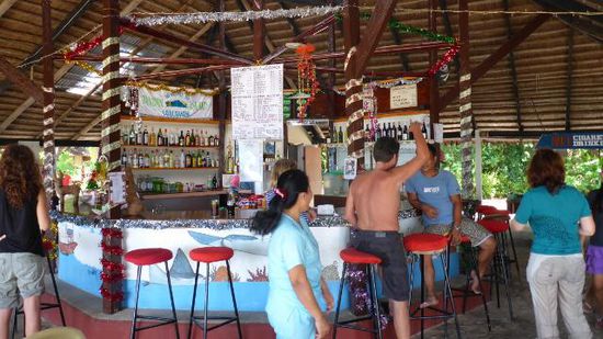 Begrüßung an der Strandbar..