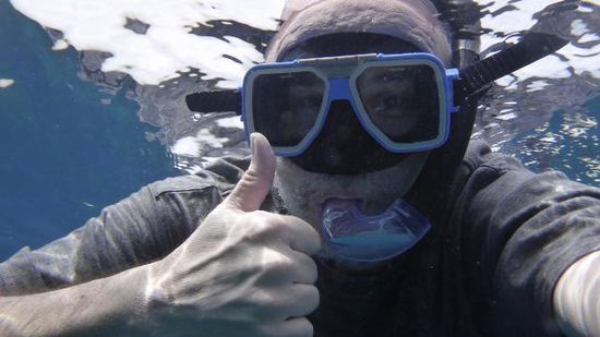 zum Schnorcheln, Selbstporträt unter Wasser