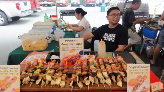 ...es gibt Essen in allen Varianten und von allen Kontinenten, es war sogar ein Wurststand dabei, an dem man Currywurst bekam,