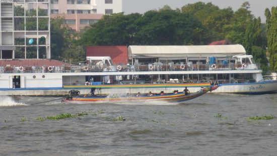 Und das ist so ein rasendes Langboot....