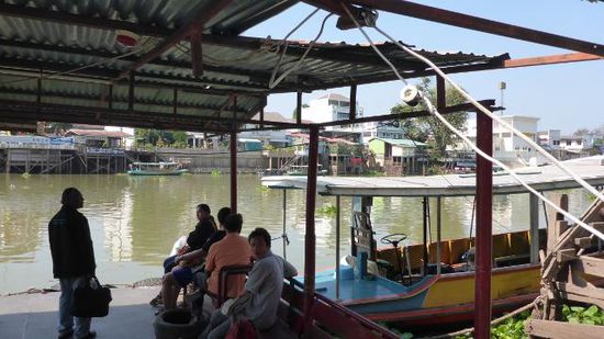 Der Fähranleger nach Ayutthaya City
