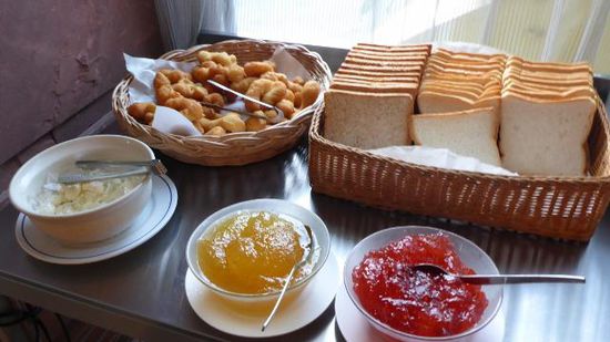 Für so einen Tag muß man sich vorbereiten...am Frühstücksbuffet, leider wenig thailändische Kost dabei