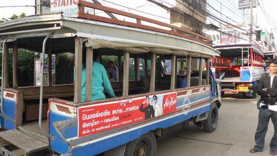 Und am anderen Morgen ging es mit diesem "Holztaxi" zum historischen Park Sukhothai