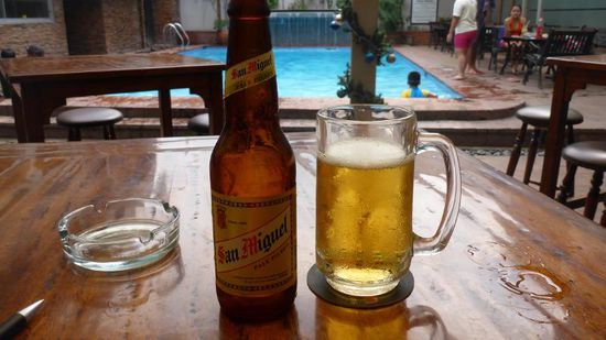 Ein Bier am Pool geht immer