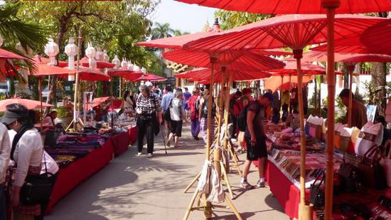 Und der zum Tempel gehörige Markt