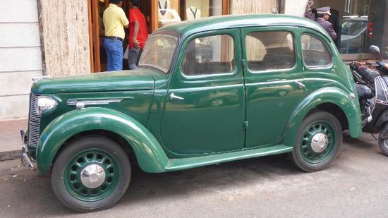 Solche schönen alten Autos sieht man nur selten in Indien, meistens sind sie ziemlich runtergekommen.