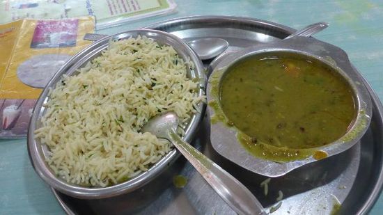 .... Dal Jaipur fry mit Jeera Rice, dazu lecker fresh lime soda, und weiter geht´s