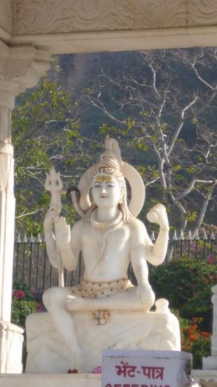 Die gehört naturlich dazu, Lakshmi persönlich...