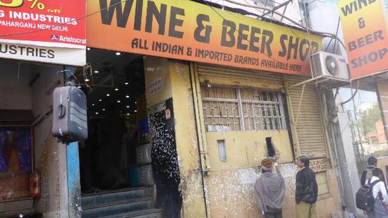 ...Bier und Wein kaufen, die muß man als Tourist erst mal entdecken, man schaut ja meistens nur in die "Schaufenster"
