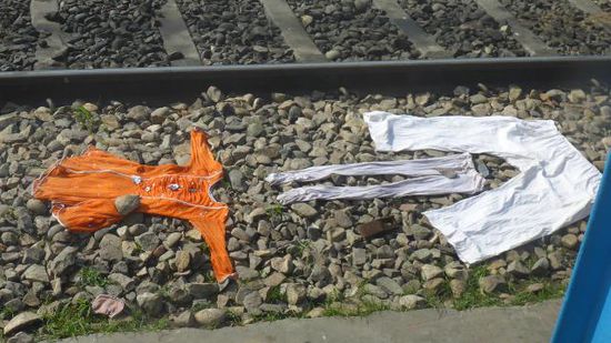 Und in einigen Bahnhöfen werden die Räume zwischen den Gleisen zum Wäschetrocknen benutzt,...